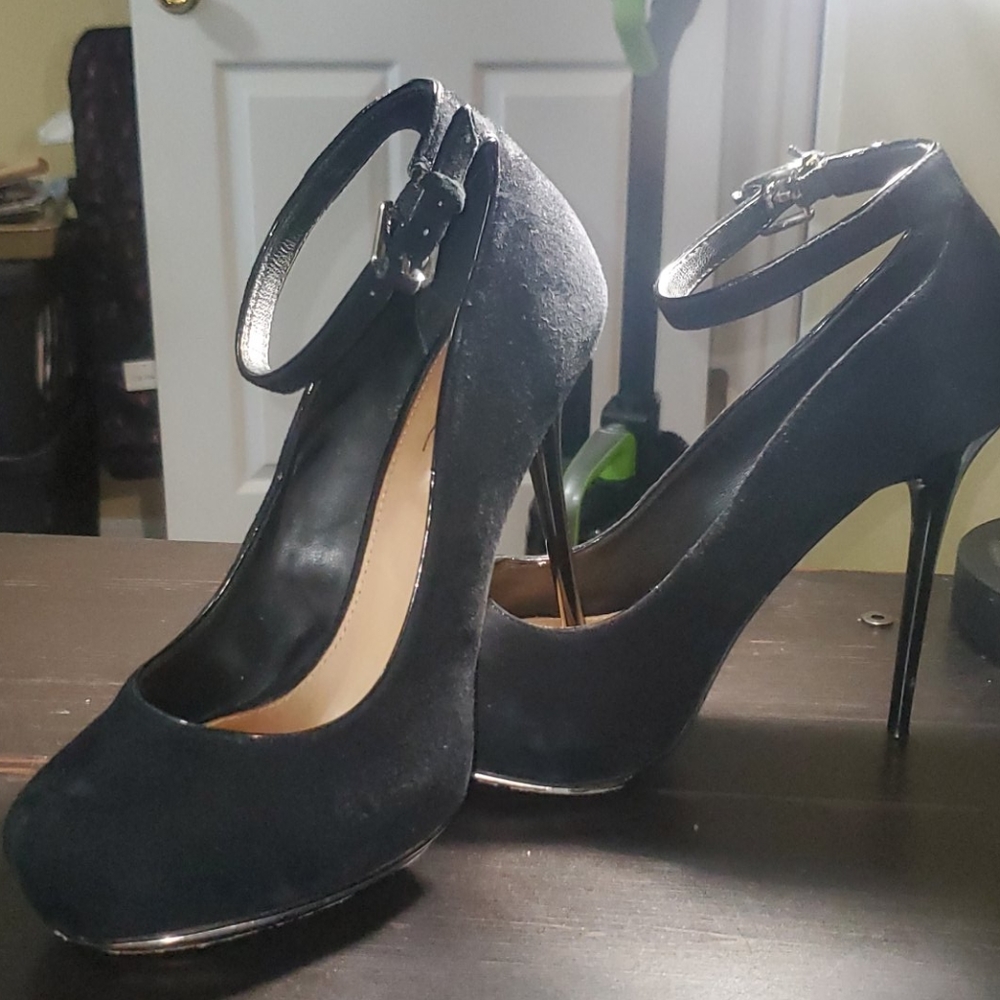 Shoes - Picture 5 of 5